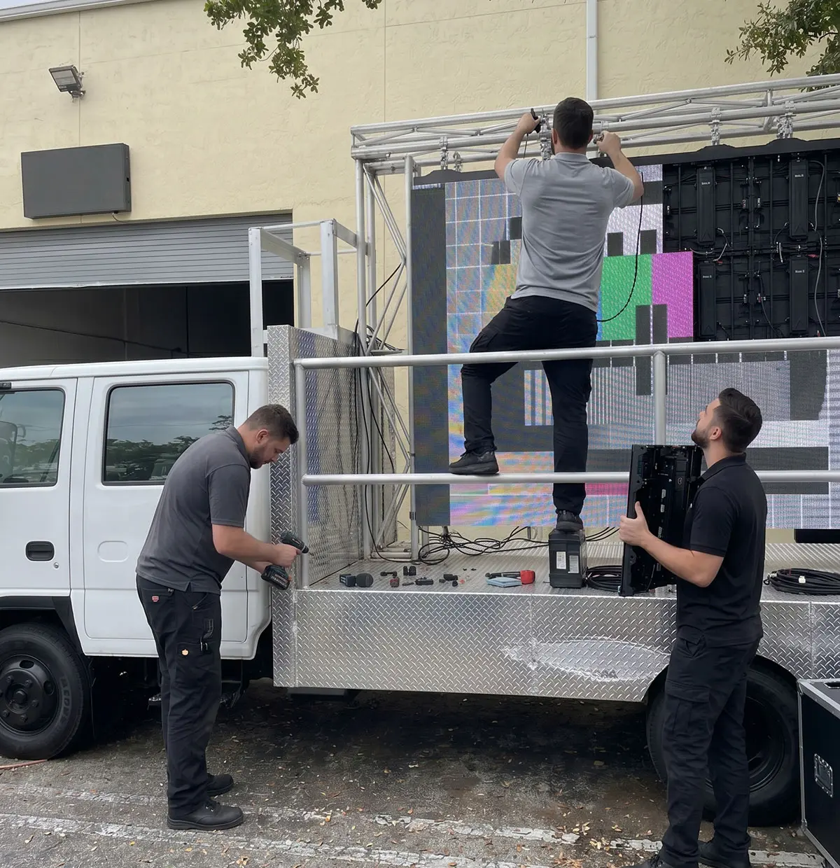 TechLED truck screen installation